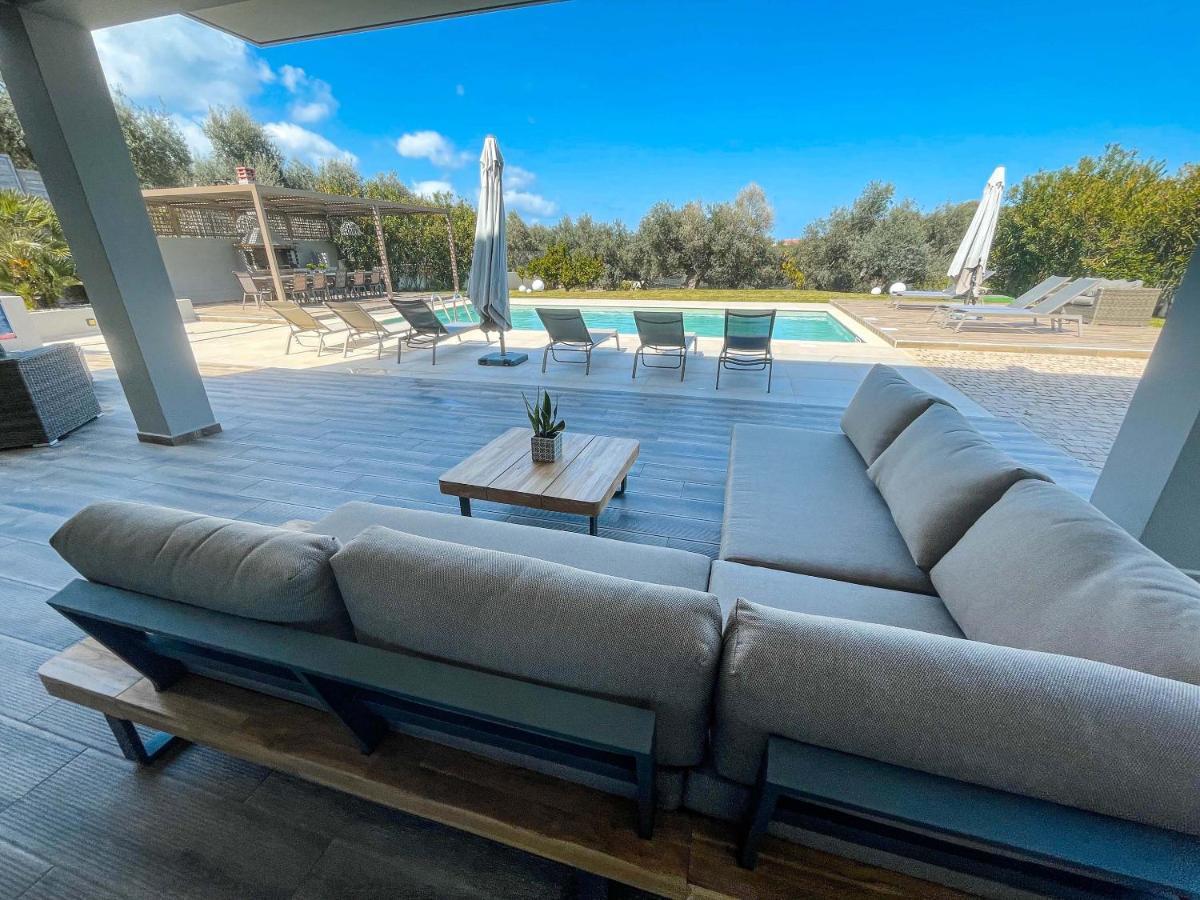 Villa Aelia I Modern & Ideal For Large Groups Galatas  Exterior photo