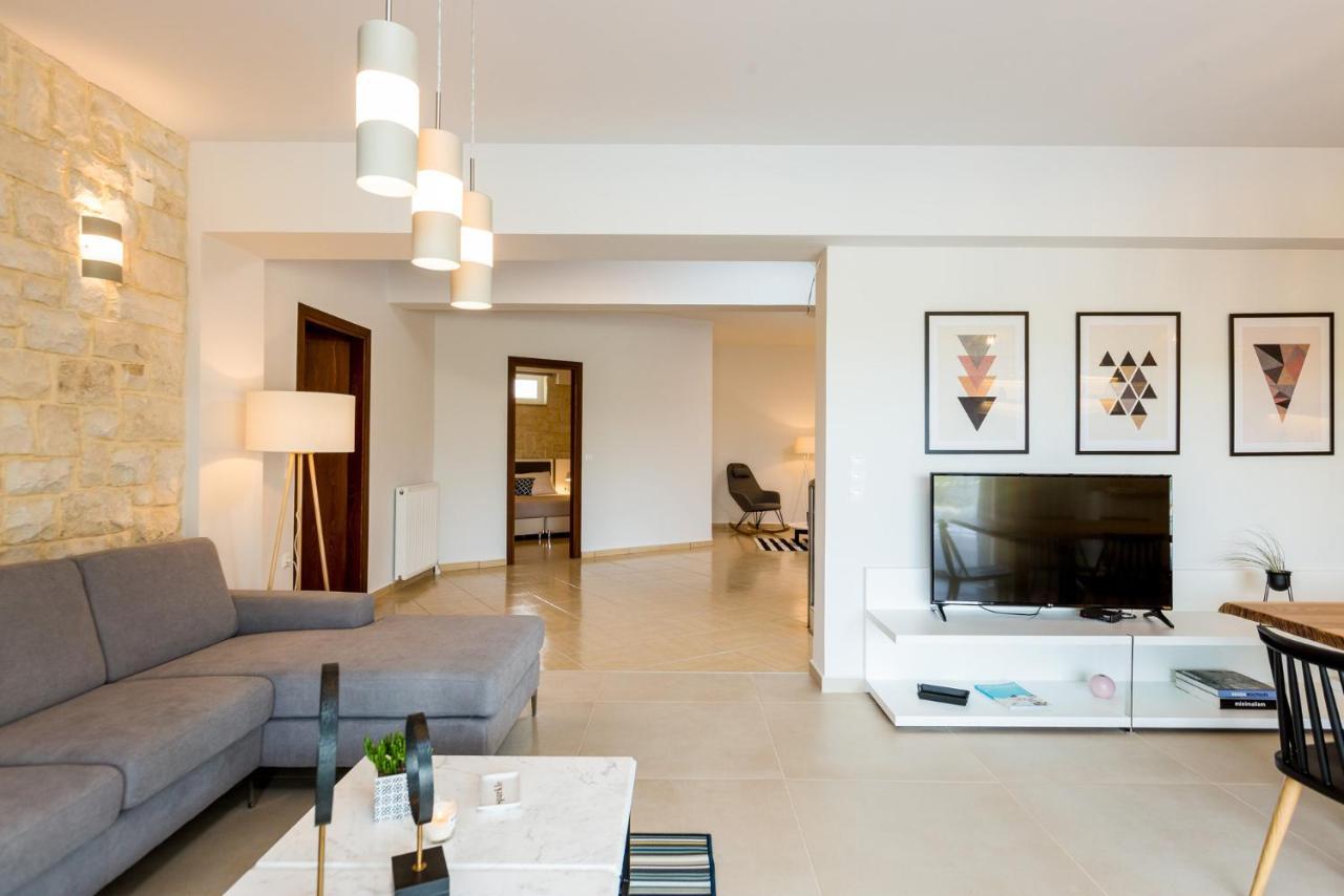 Villa Aelia I Modern & Ideal For Large Groups Galatas  Exterior photo