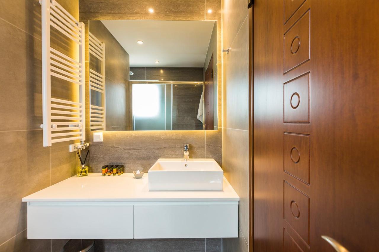 Villa Aelia I Modern & Ideal For Large Groups Galatas  Exterior photo